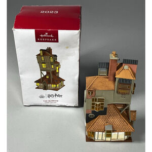 2023 Hallmark Keepsake Harry Pottery The Burrow Ornament